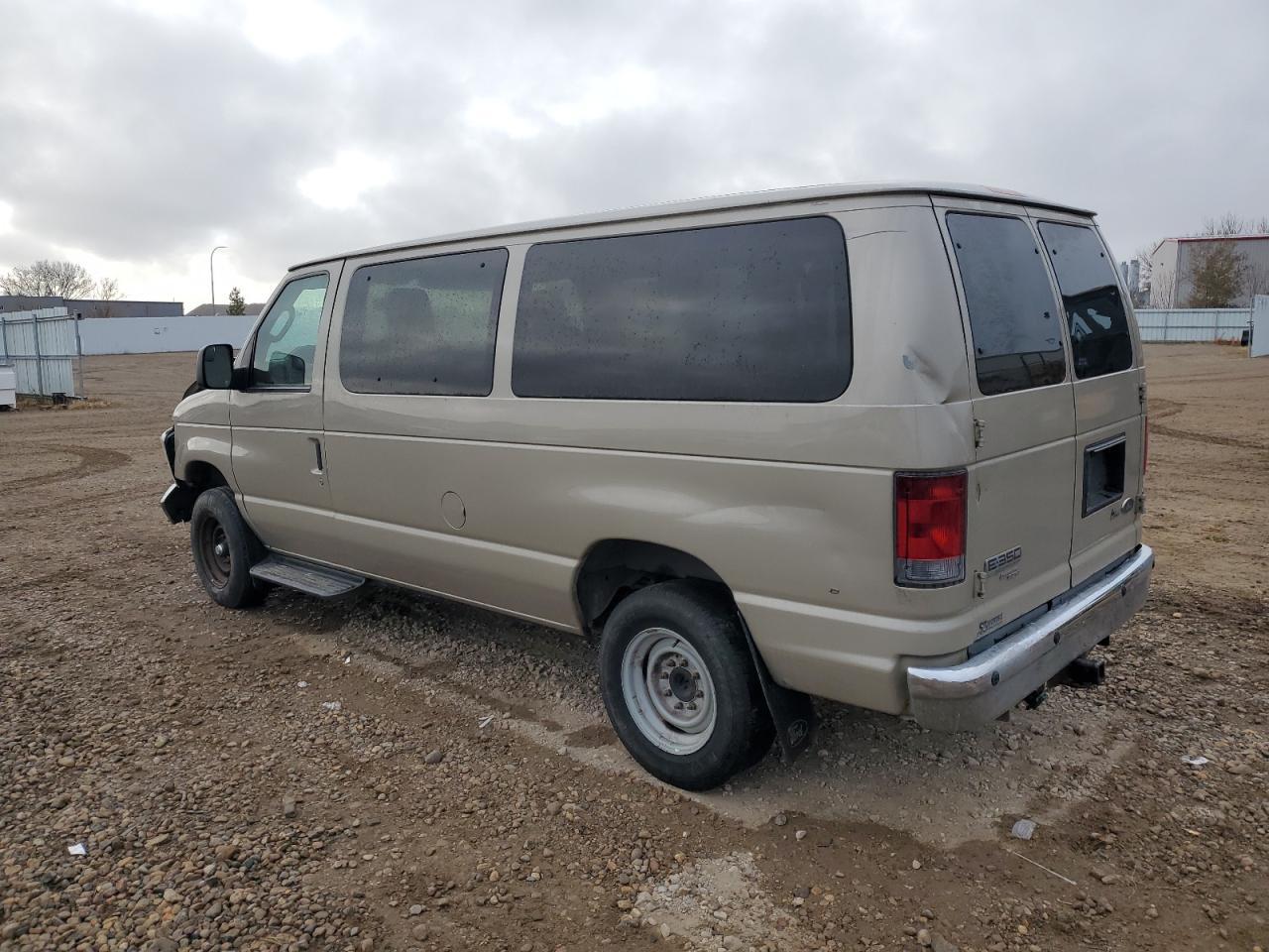 2013 Ford Econoline E350 Super Duty Wagon - Фото 2