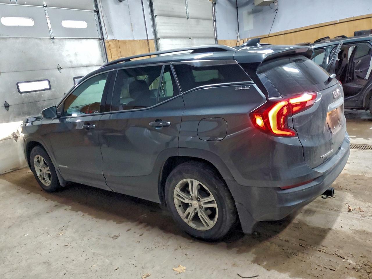 2020 GMC Terrain Sle - Image 2