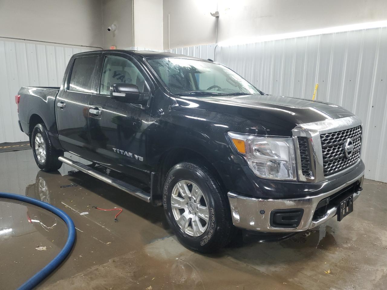 2018 Nissan Titan Sv - Image 4