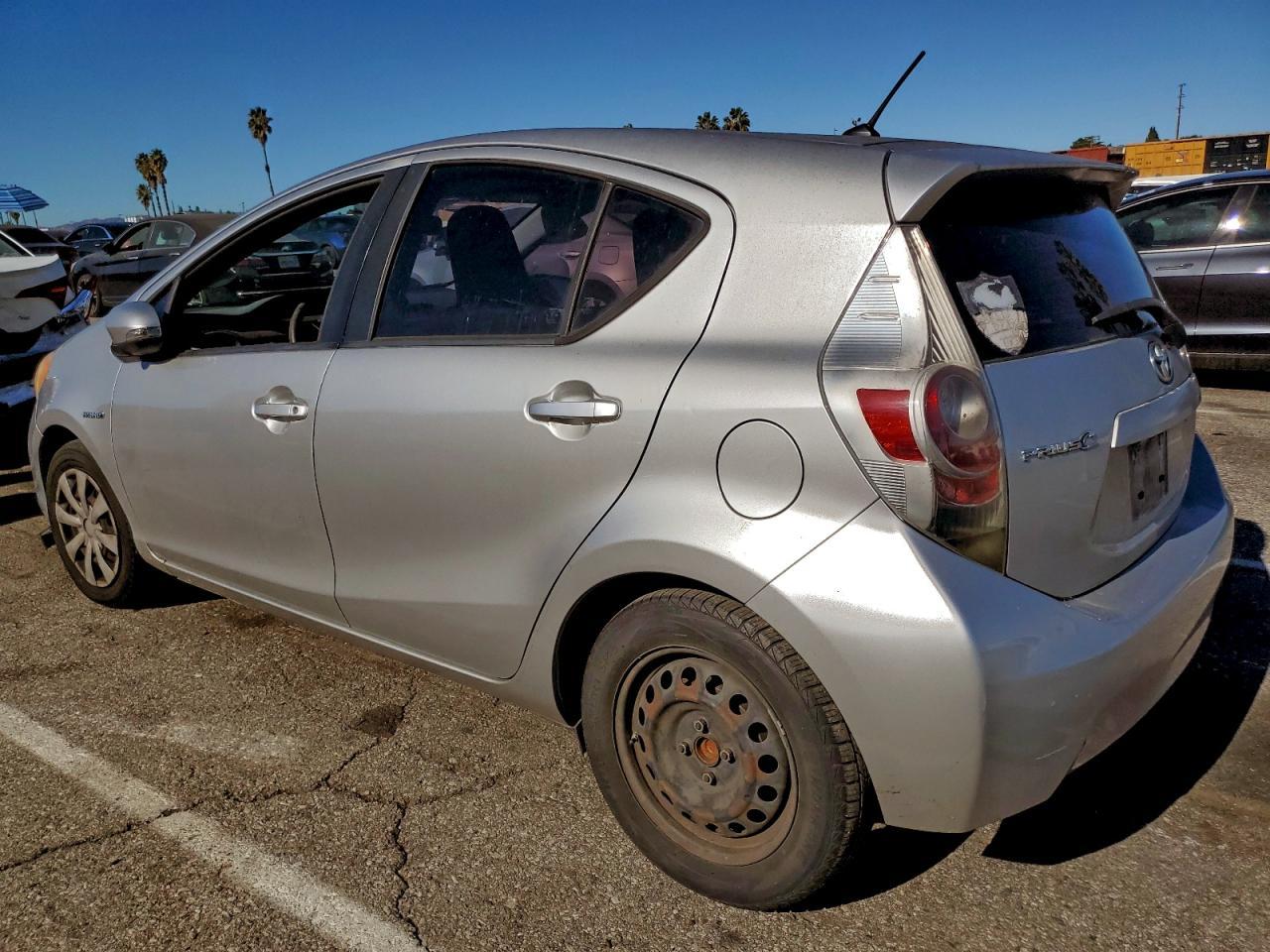 2012 Toyota Prius C One - Фото 2