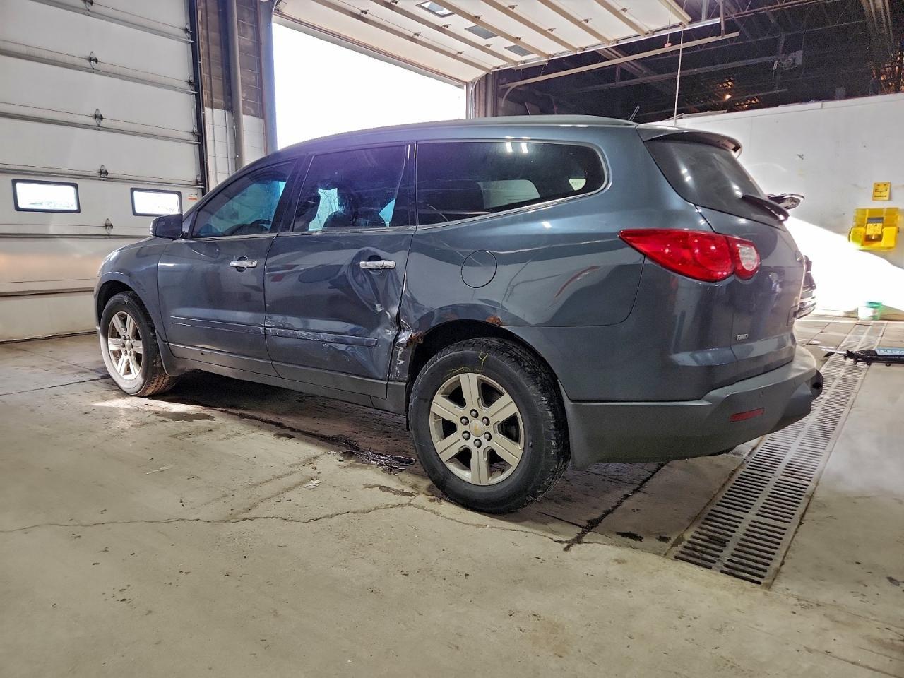 2011 Chev Traverse L - Фото 2