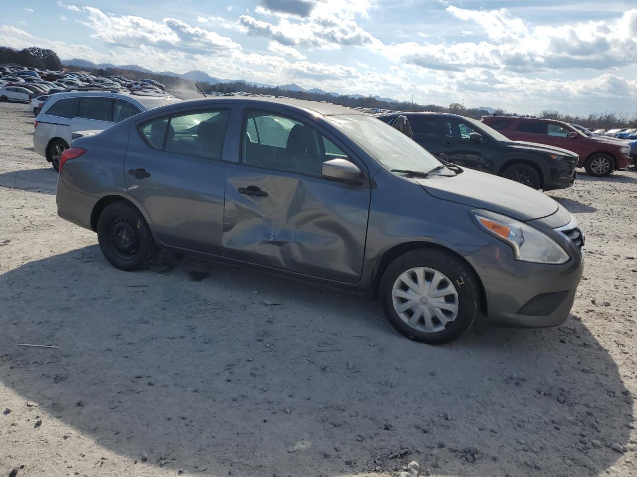 2017 Nissan Versa S - Фото 4