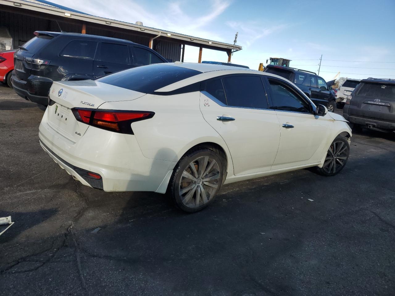 2020 Nissan Altima Platinum - Фото 3
