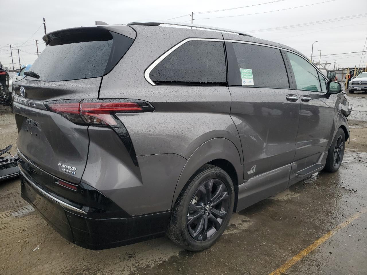 2023 Toyota Sienna Limited - Фото 3