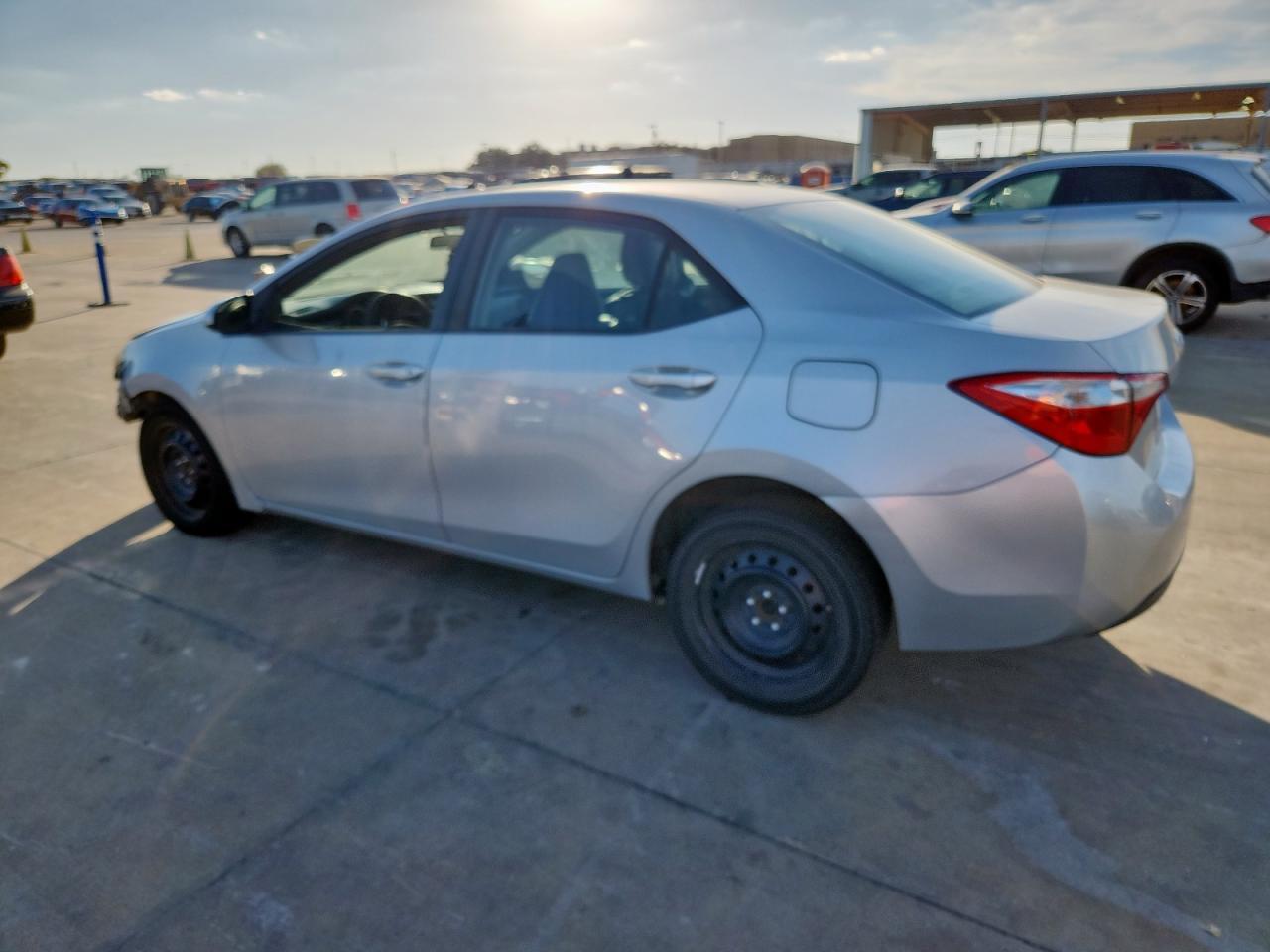 2015 Toyota Corolla L - Фото 2