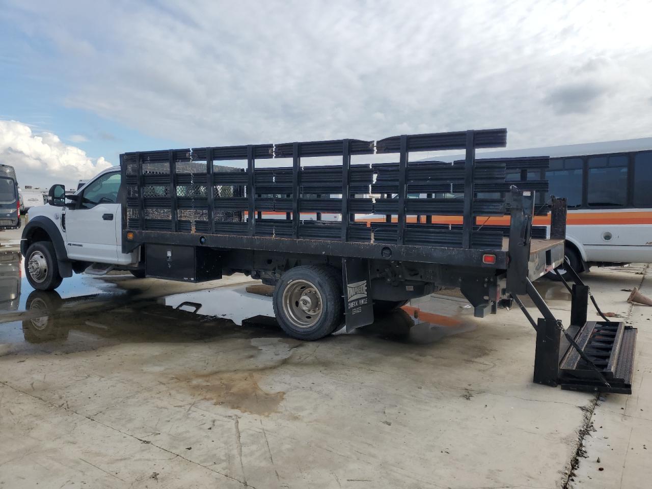 2017 Ford F550 Super Duty - Фото 2