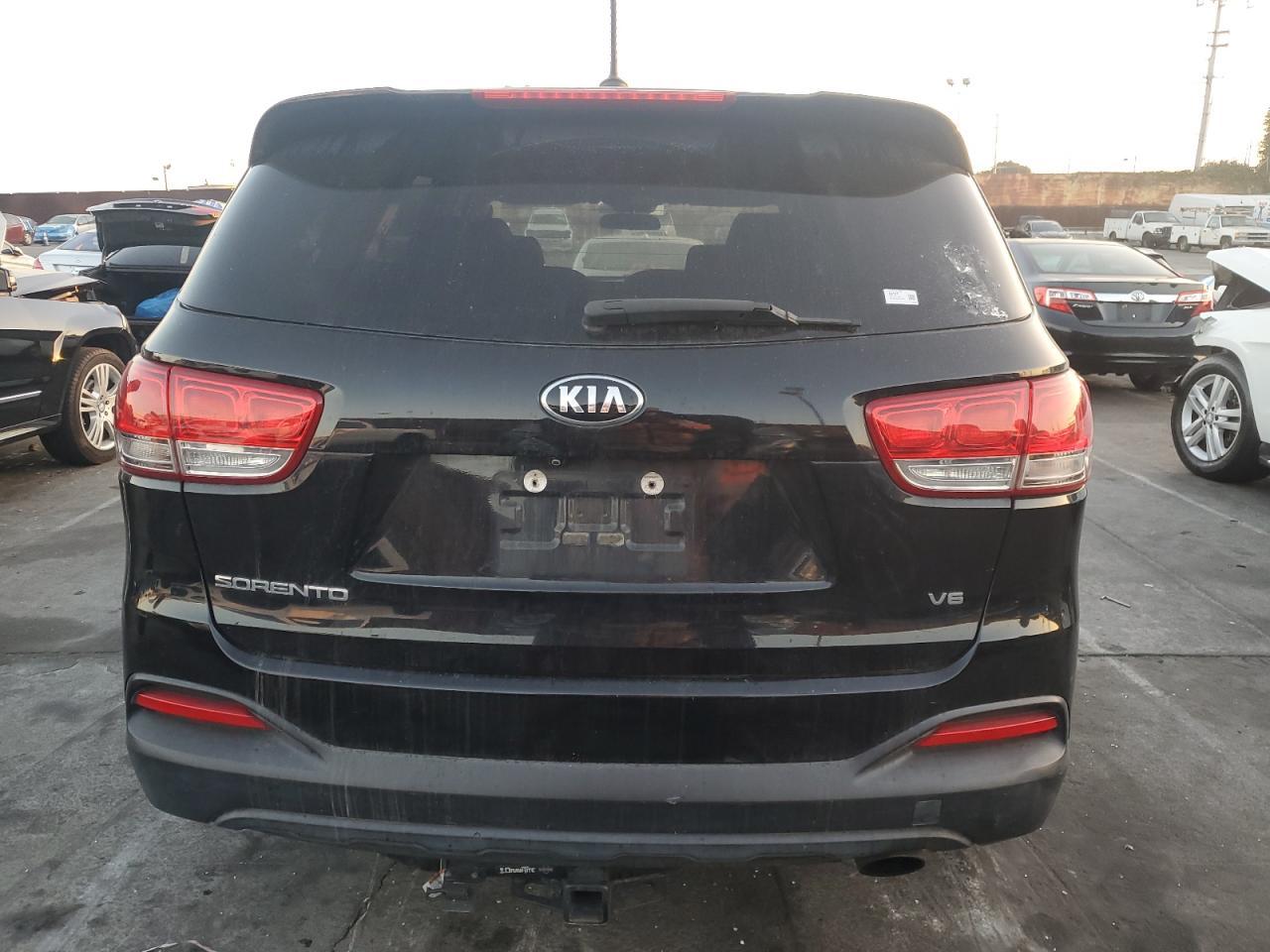 2017 Kia Sorento Lx - Image 6