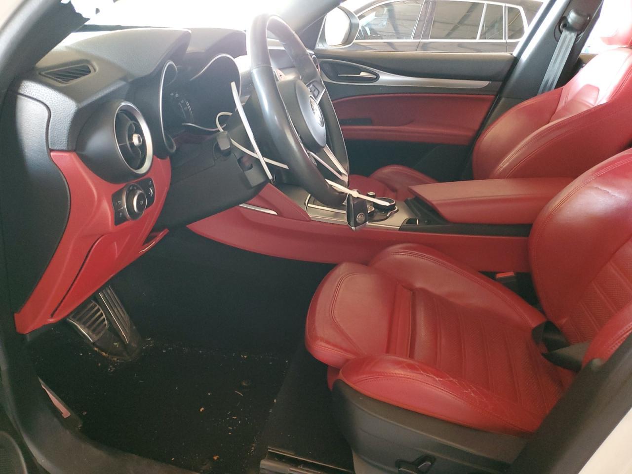 2018 Alfa Romeo Stelvio Ti Sport - Image 7