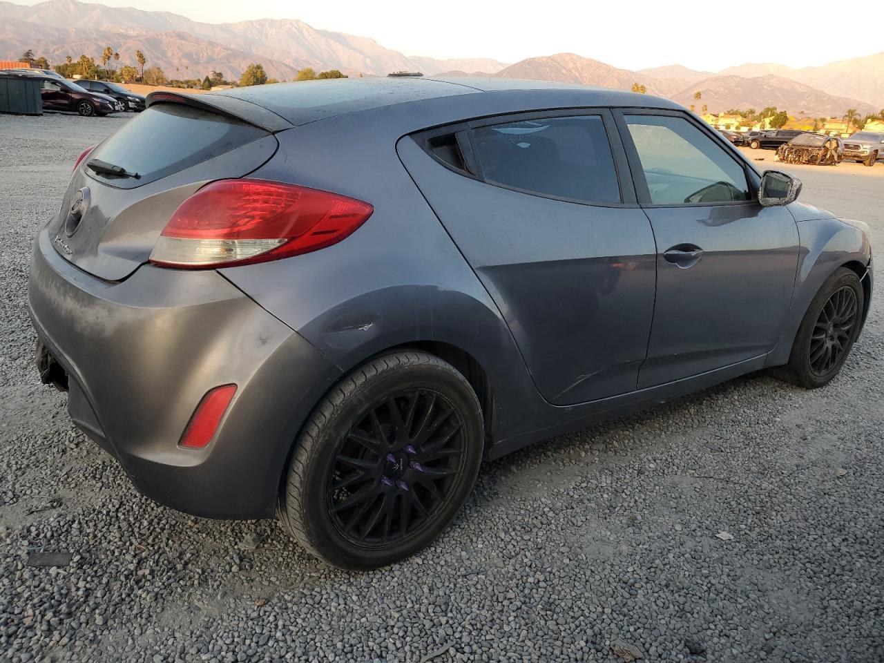2016 Hyundai Veloster - Image 3
