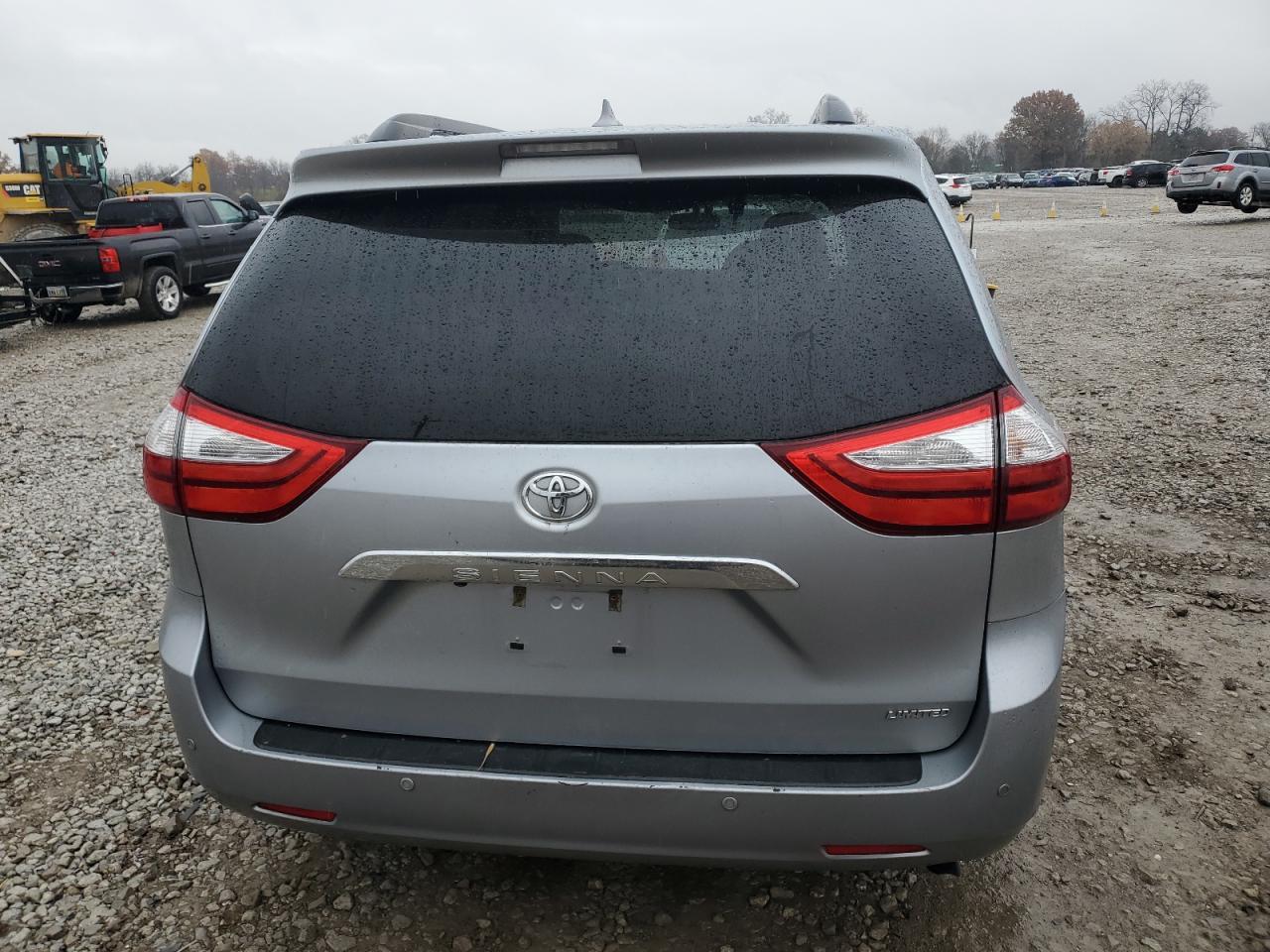 2016 Toyota Sienna - Фото 6