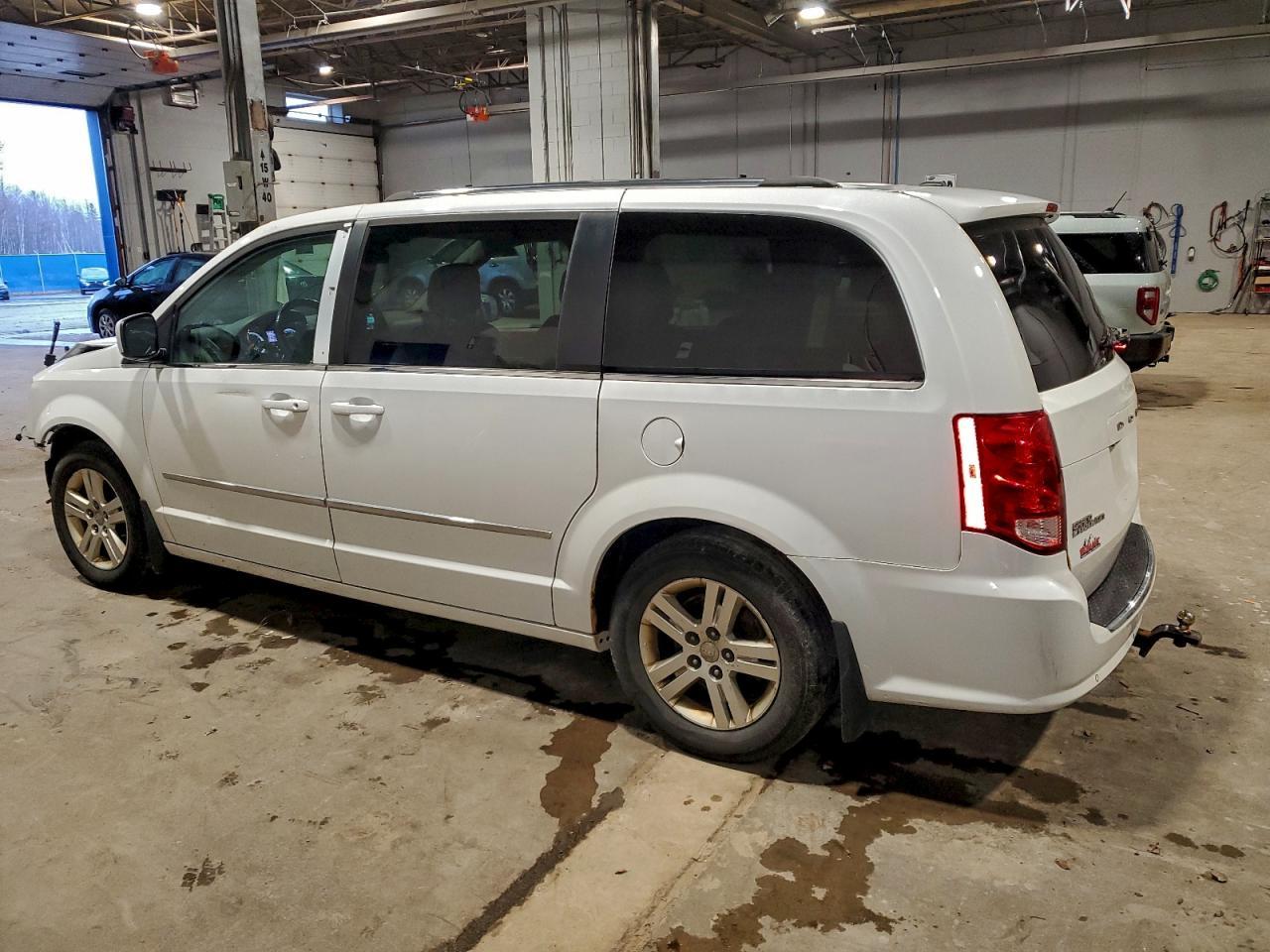 2016 Dodge Grand Caravan Crew - Image 2