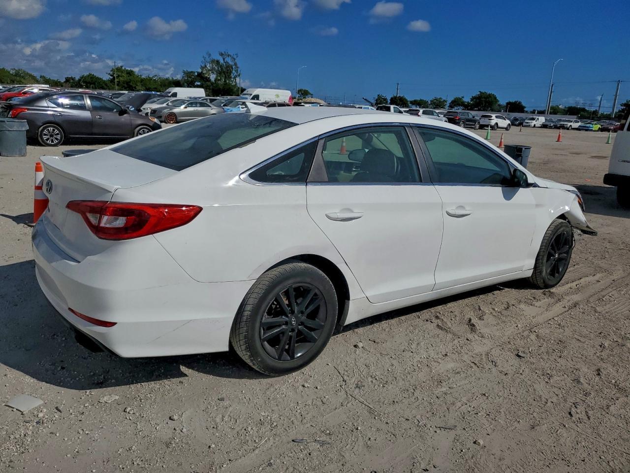 2017 Hyundai Sonata Se - Image 3