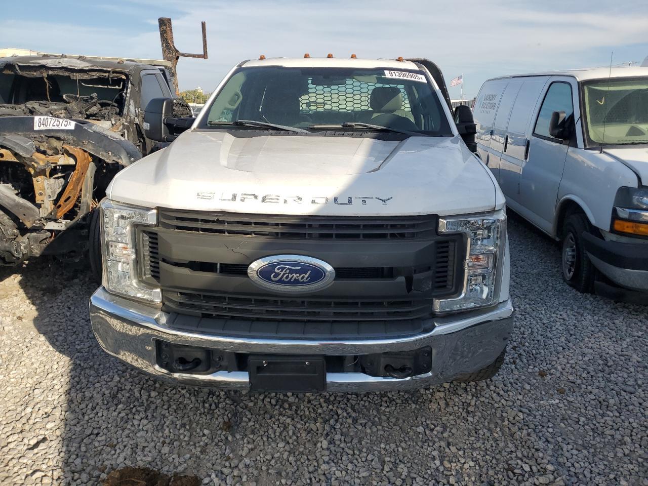 2018 Ford F350 Super Duty Flatbed Truck - Фото 5