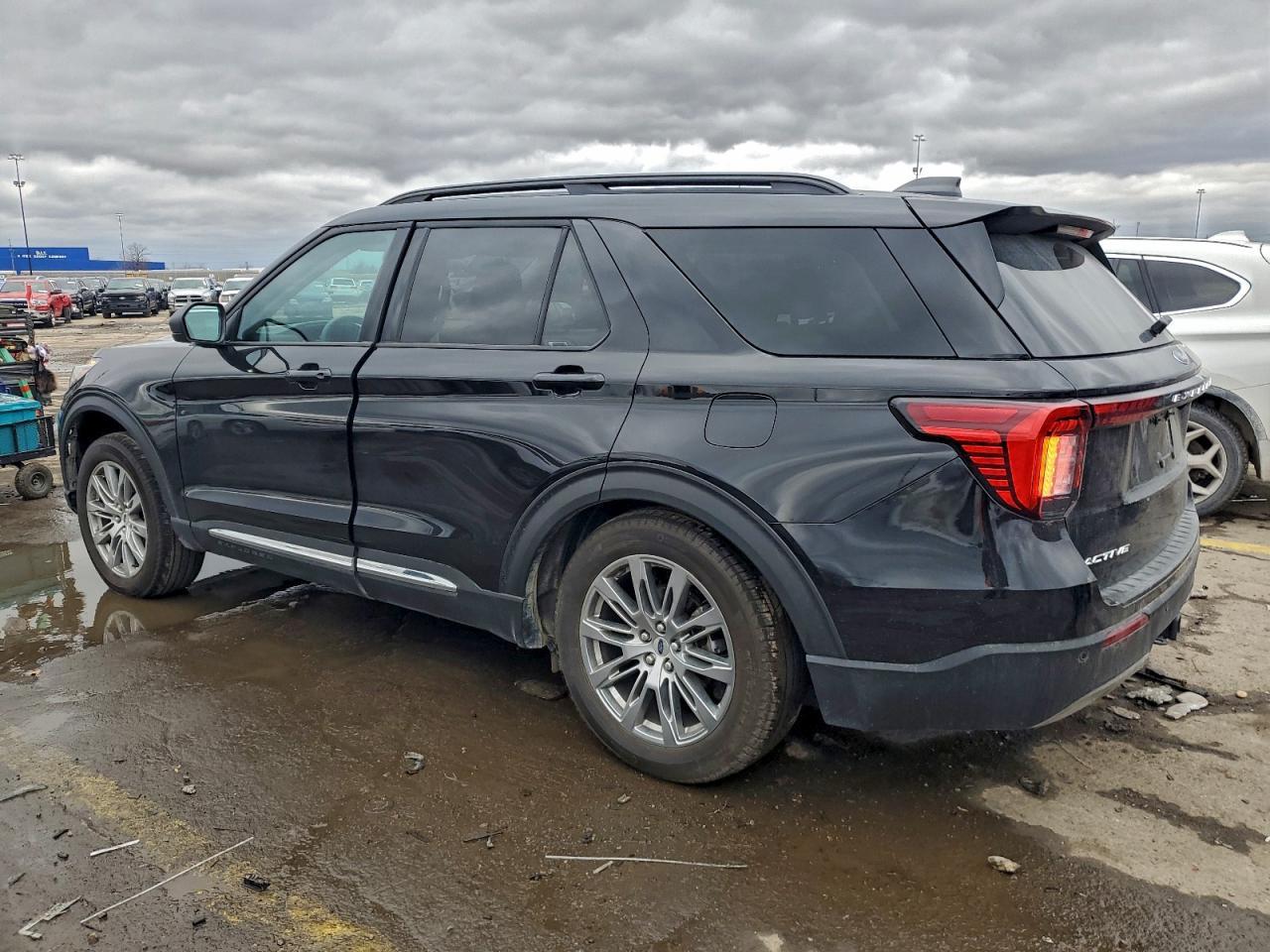 2025 Ford Explorer Active - Фото 2