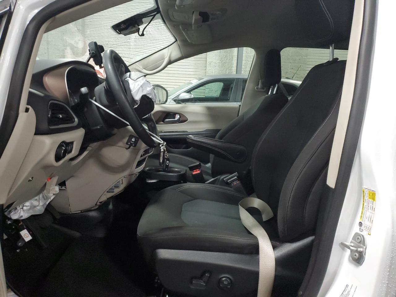 2023 Chrysler Voyager Lx - Фото 7