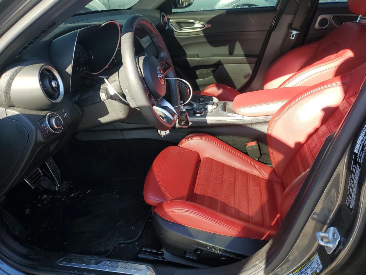 2024 Alfa Romeo Giulia Ti - Фото 7