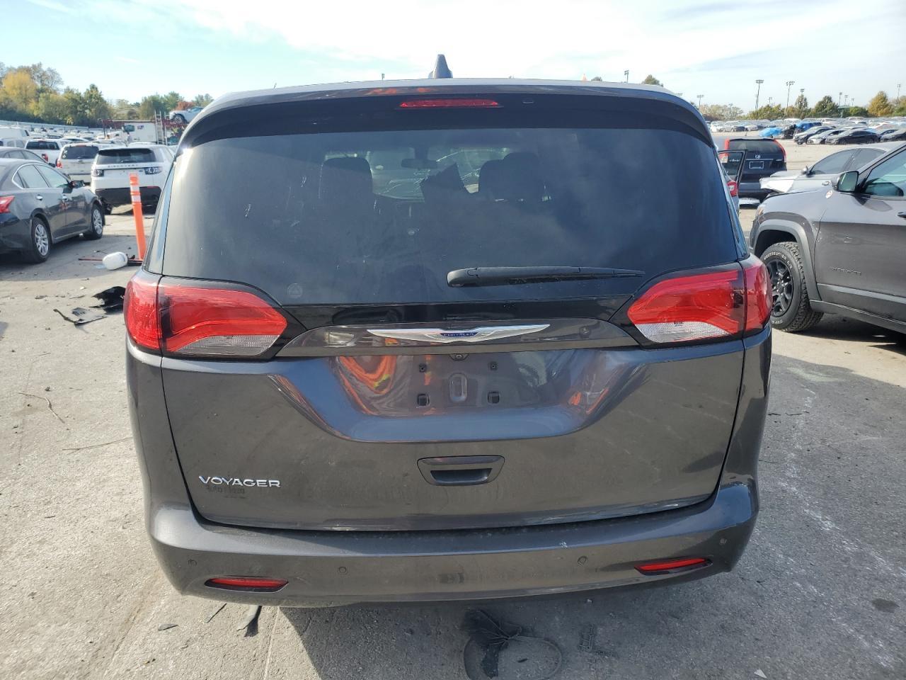 2020 Chrysler Voyager Lx - Фото 6