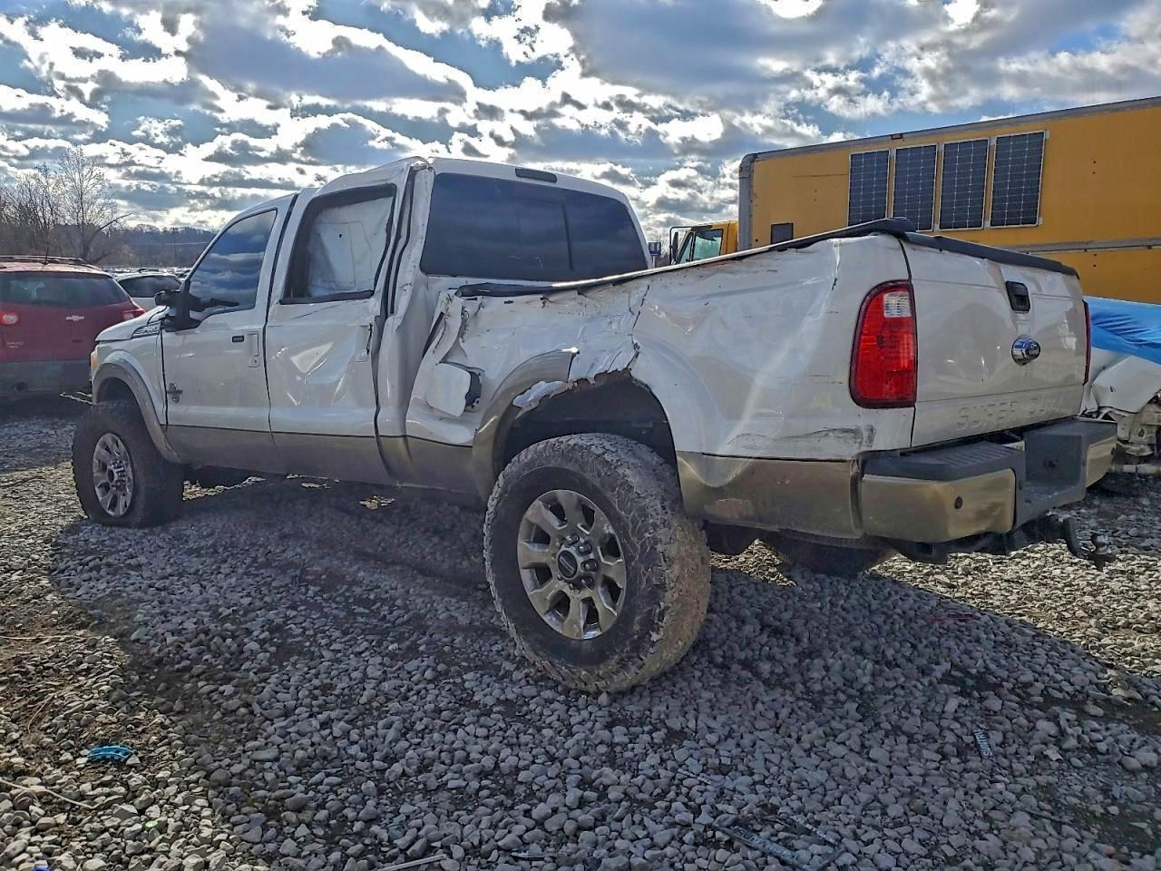 2013 Ford F350 Super Duty - Фото 2