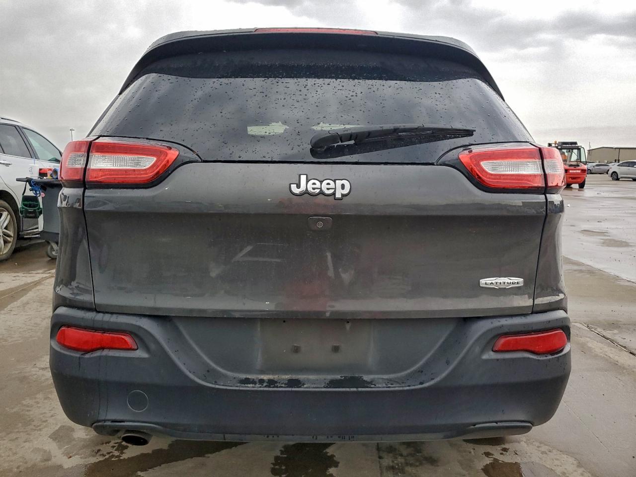 2016 Jeep Cherokee Latitude - Image 6