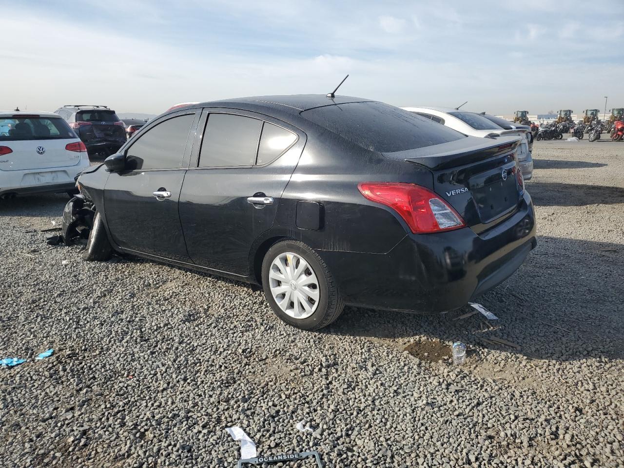 2015 Nissan Versa S - Фото 2