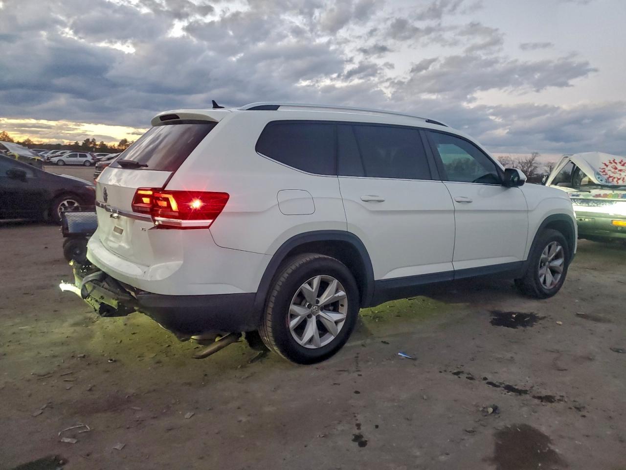 2018 Volkswagen Atlas Se - Image 3