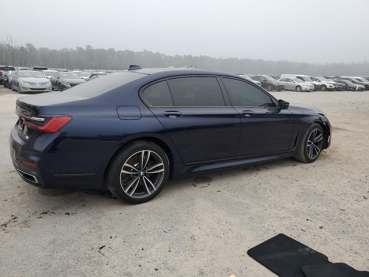 2020 BMW 750 Xi - Image 3