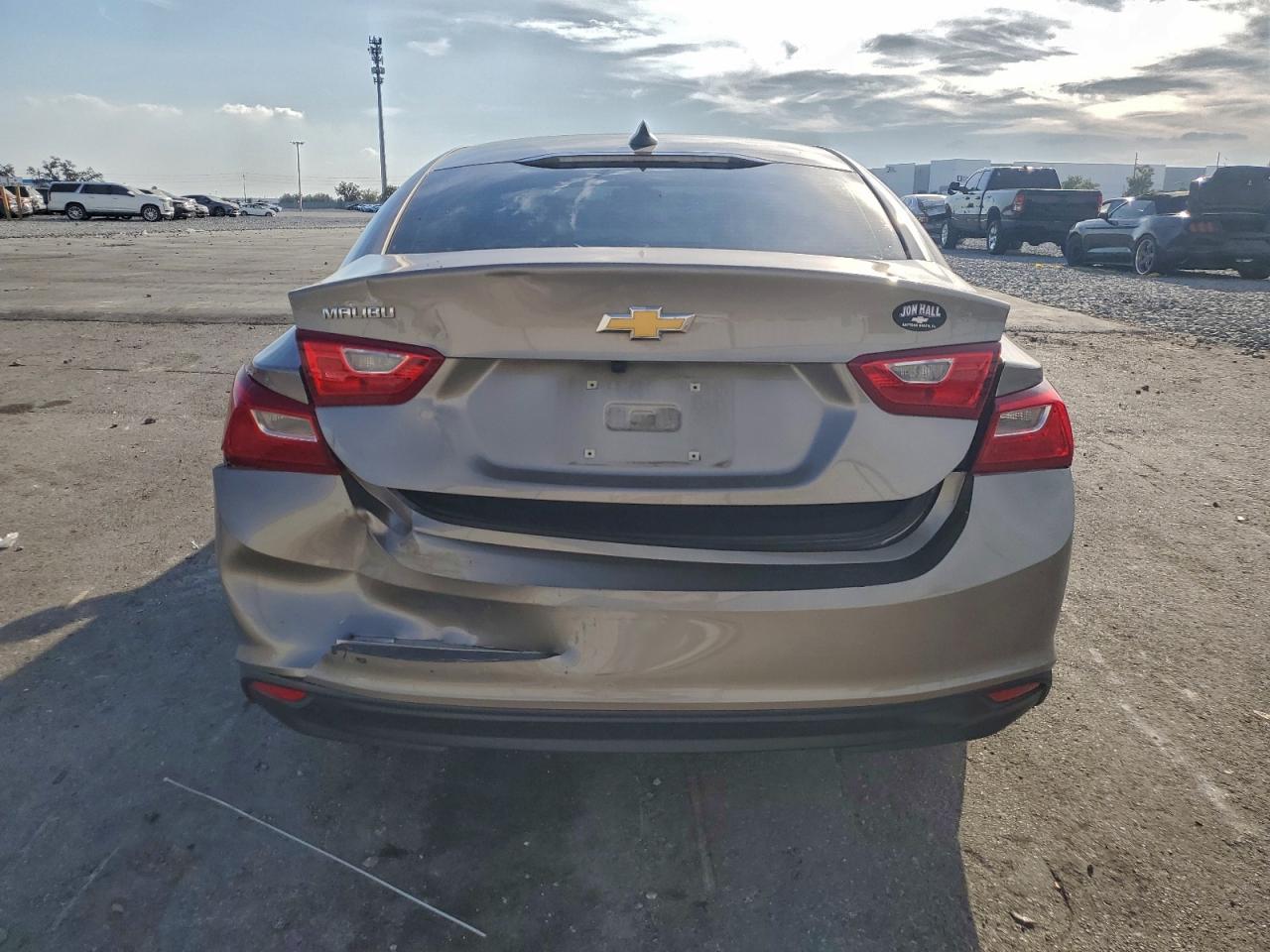 2022 Chevrolet Malibu Ls - Фото 6