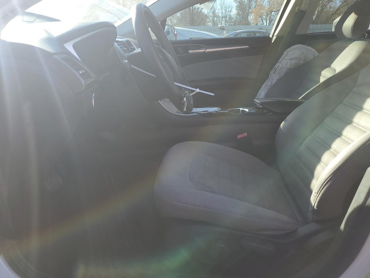 2015 Ford Fusion S - Фото 7