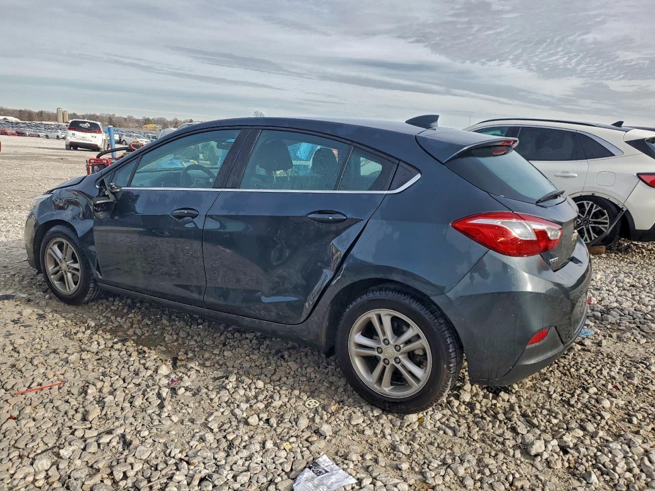 2017 Chevrolet Cruze Lt - Image 2