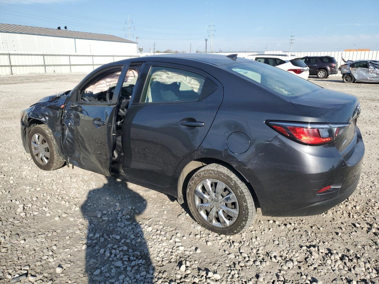 2019 Toyota Yaris L - Фото 2
