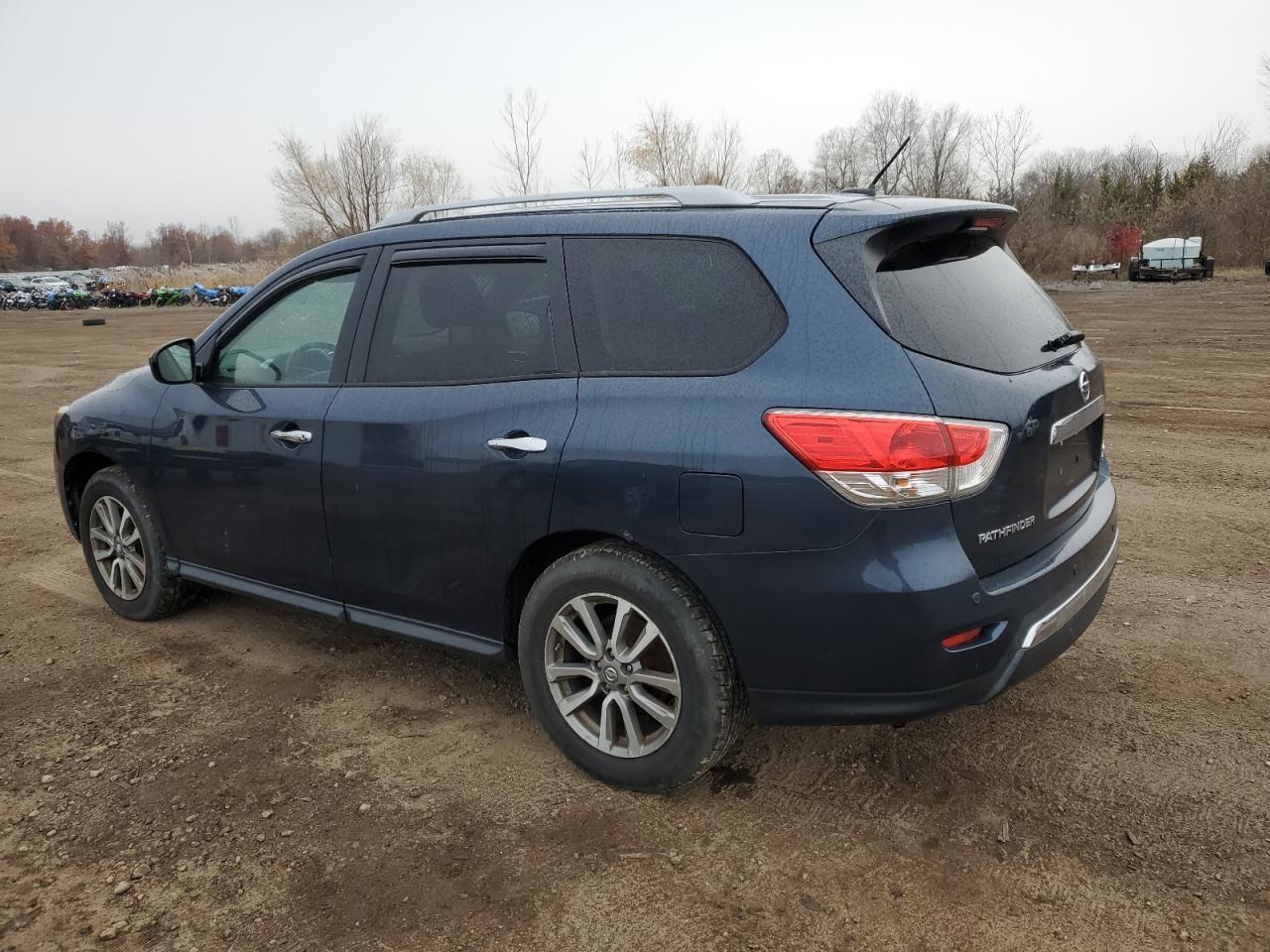 2013 Nissan Pathfinder S - Фото 2