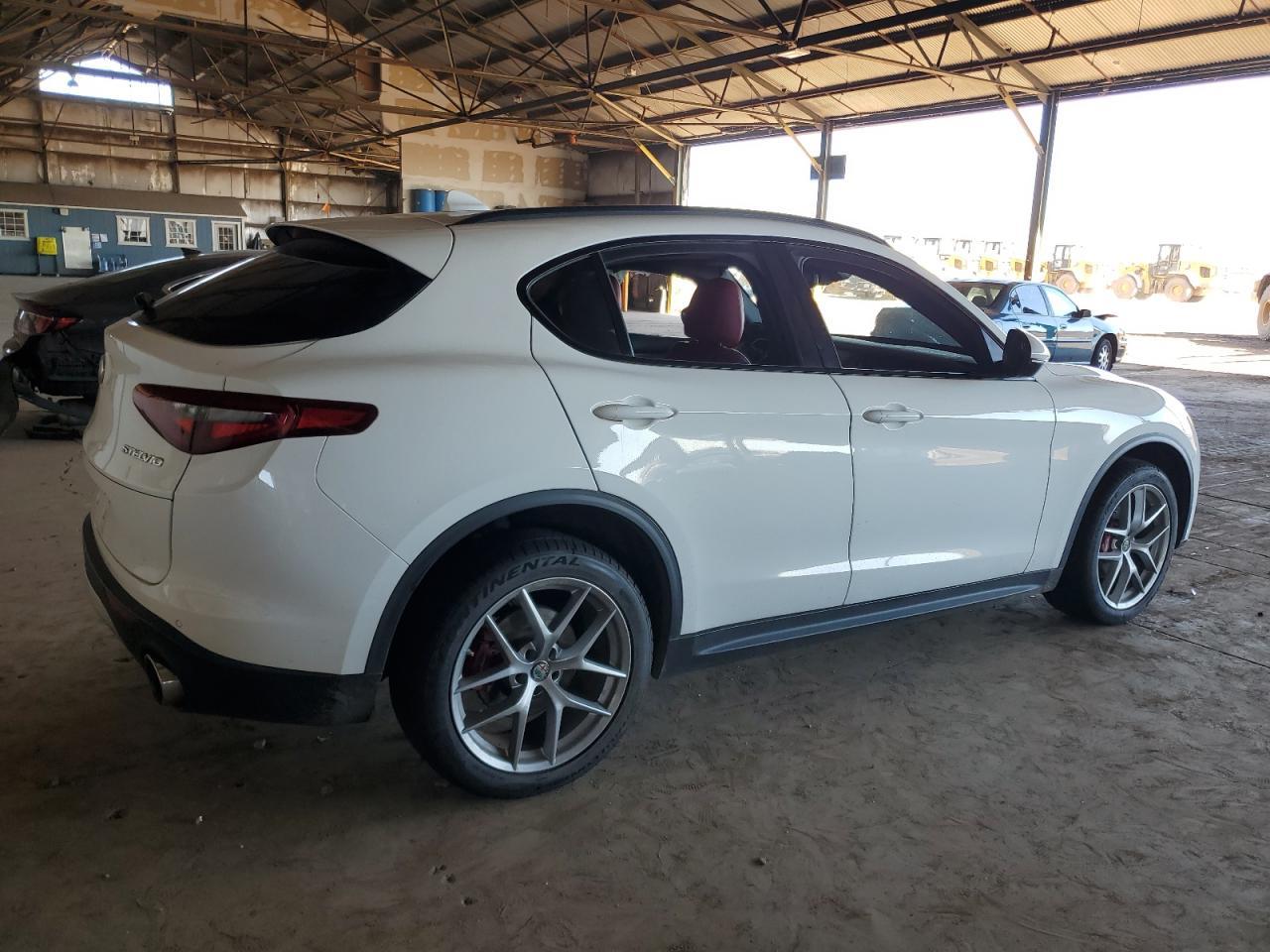 2018 Alfa Romeo Stelvio Ti Sport - Image 3