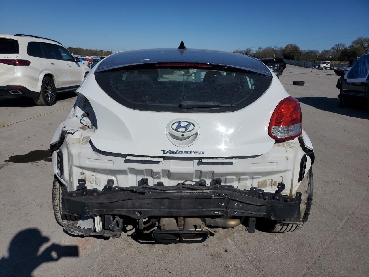 2017 Hyundai Veloster - Image 6