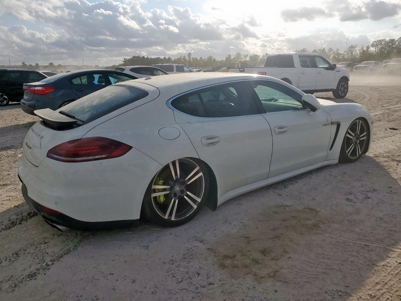 2014 Porsche Panamera S Hybrid - Image 3