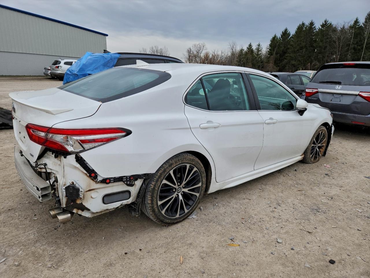 2019 Toyota Camry Se - Image 3