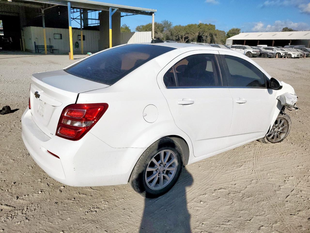 2017 Chevrolet Sonic Lt - Фото 3