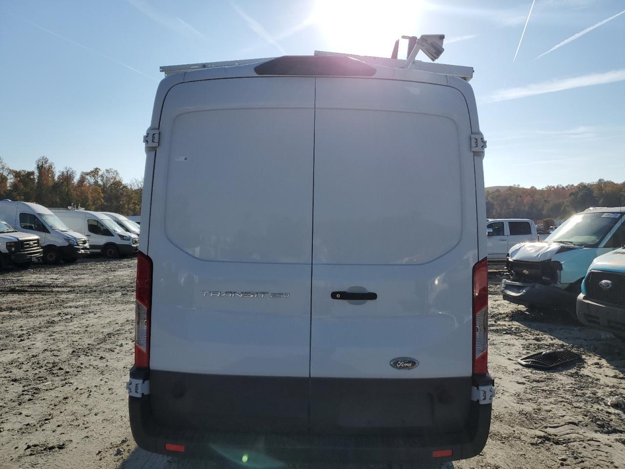 2024 Ford Transit 250 Medium Roof Utility / Service Van - Фото 6