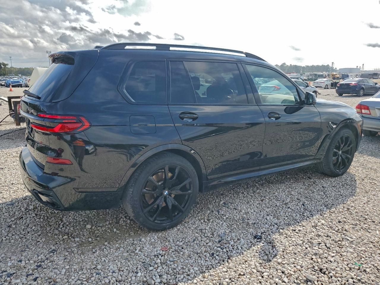 2024 BMW X7 xDrive40I - Image 3