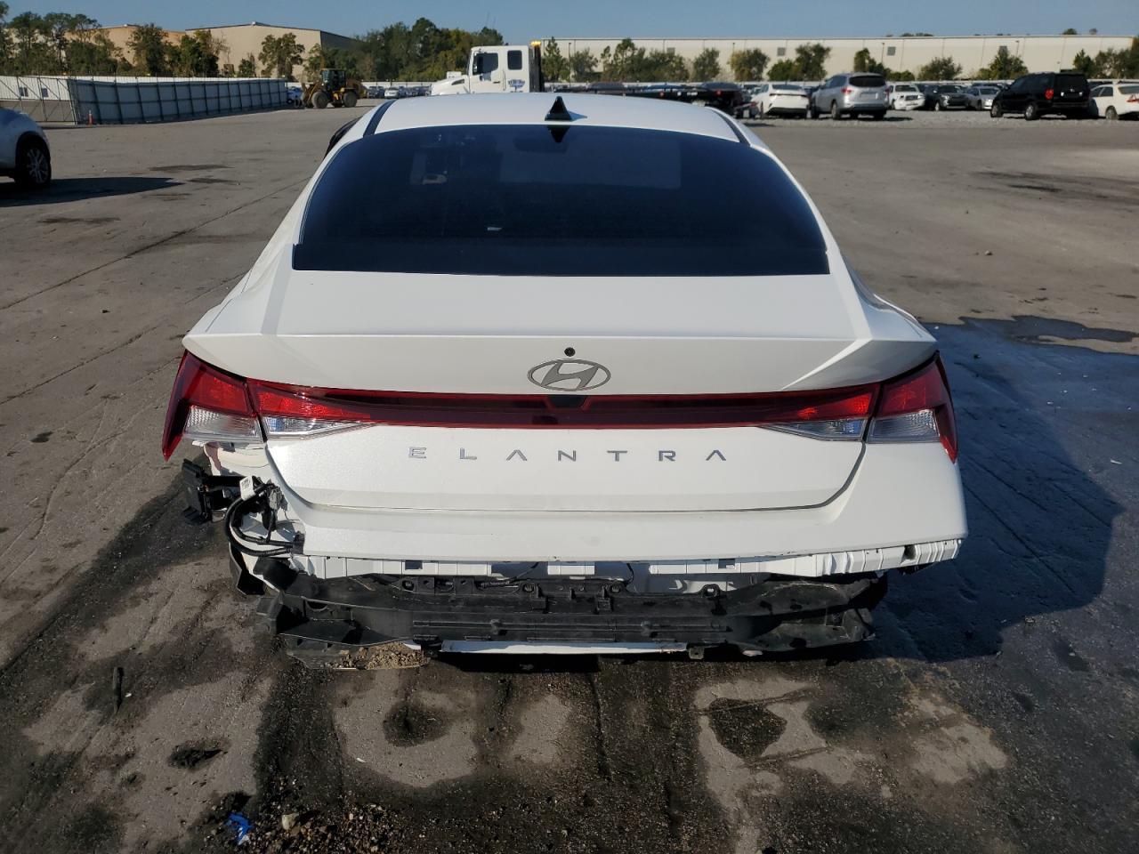 2025 Hyundai Elantra Se - Image 6