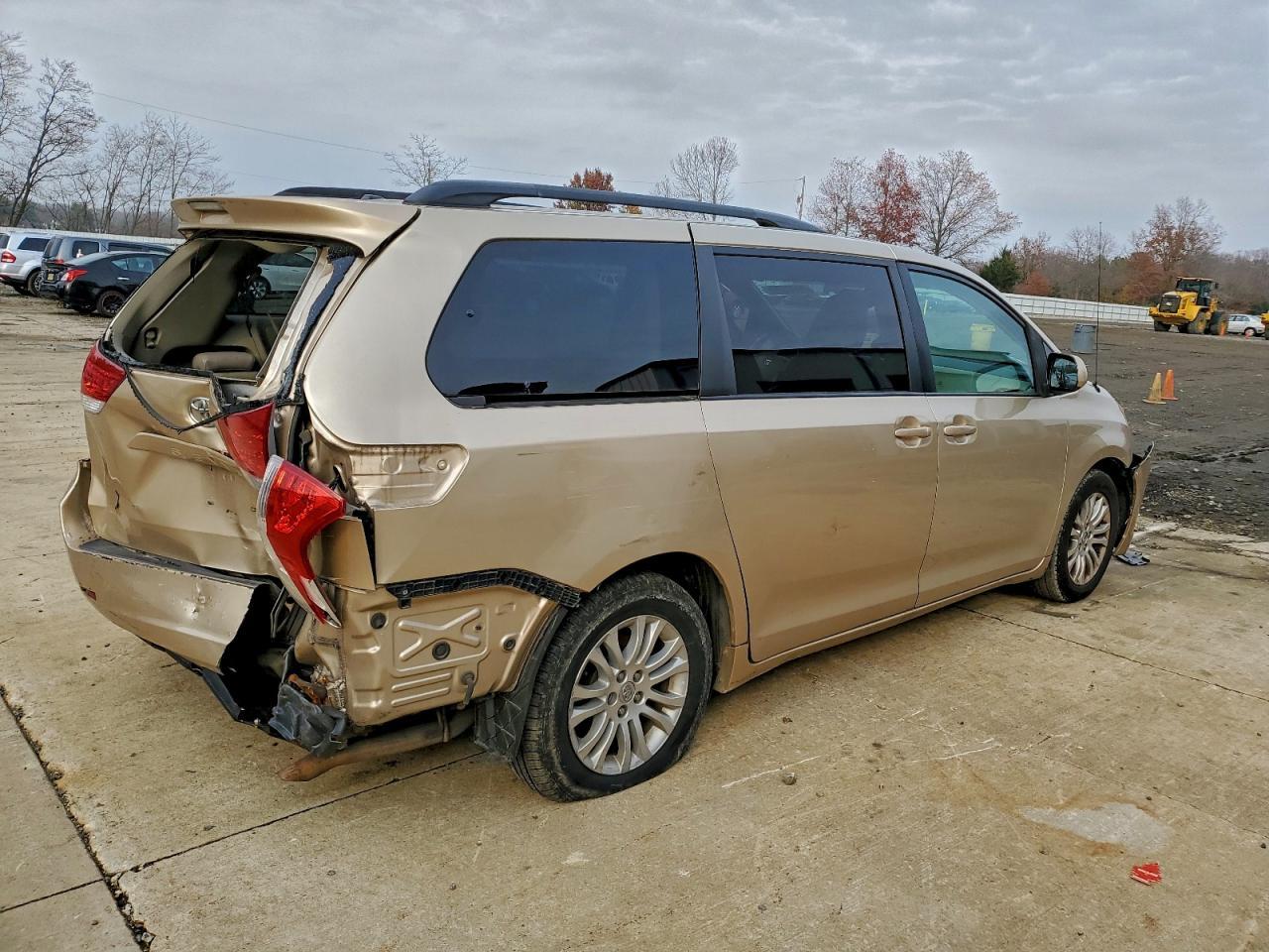 2014 Toyota Sienna Xle - Фото 3