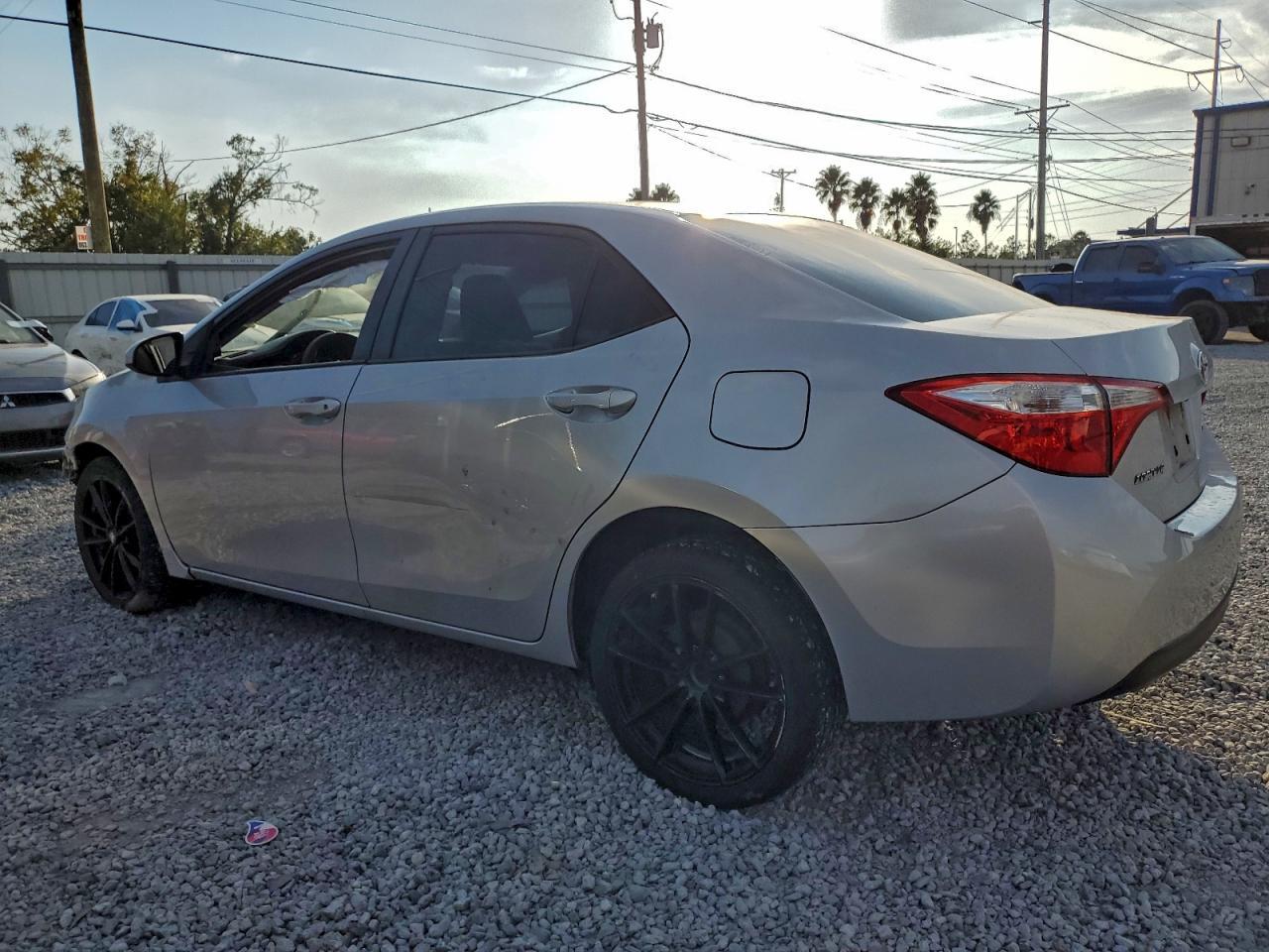 2016 Toyota Corolla L - Фото 2