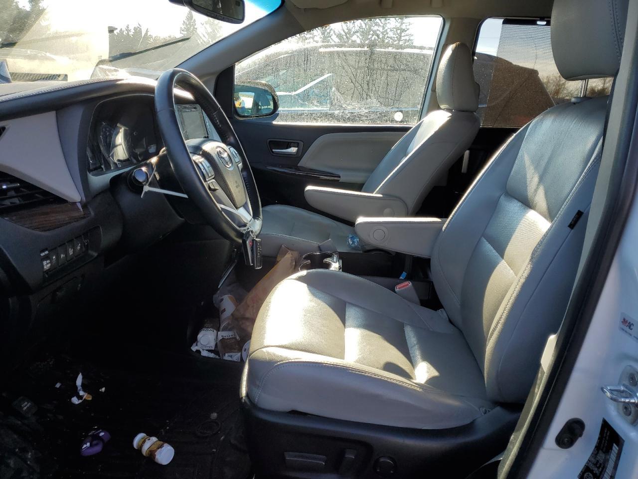 2017 Toyota Sienna Xle - Image 7