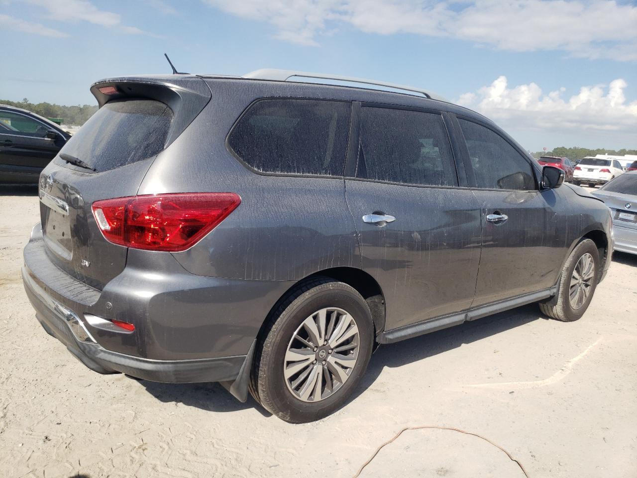 2017 Nissan Pathfinder S - Image 3