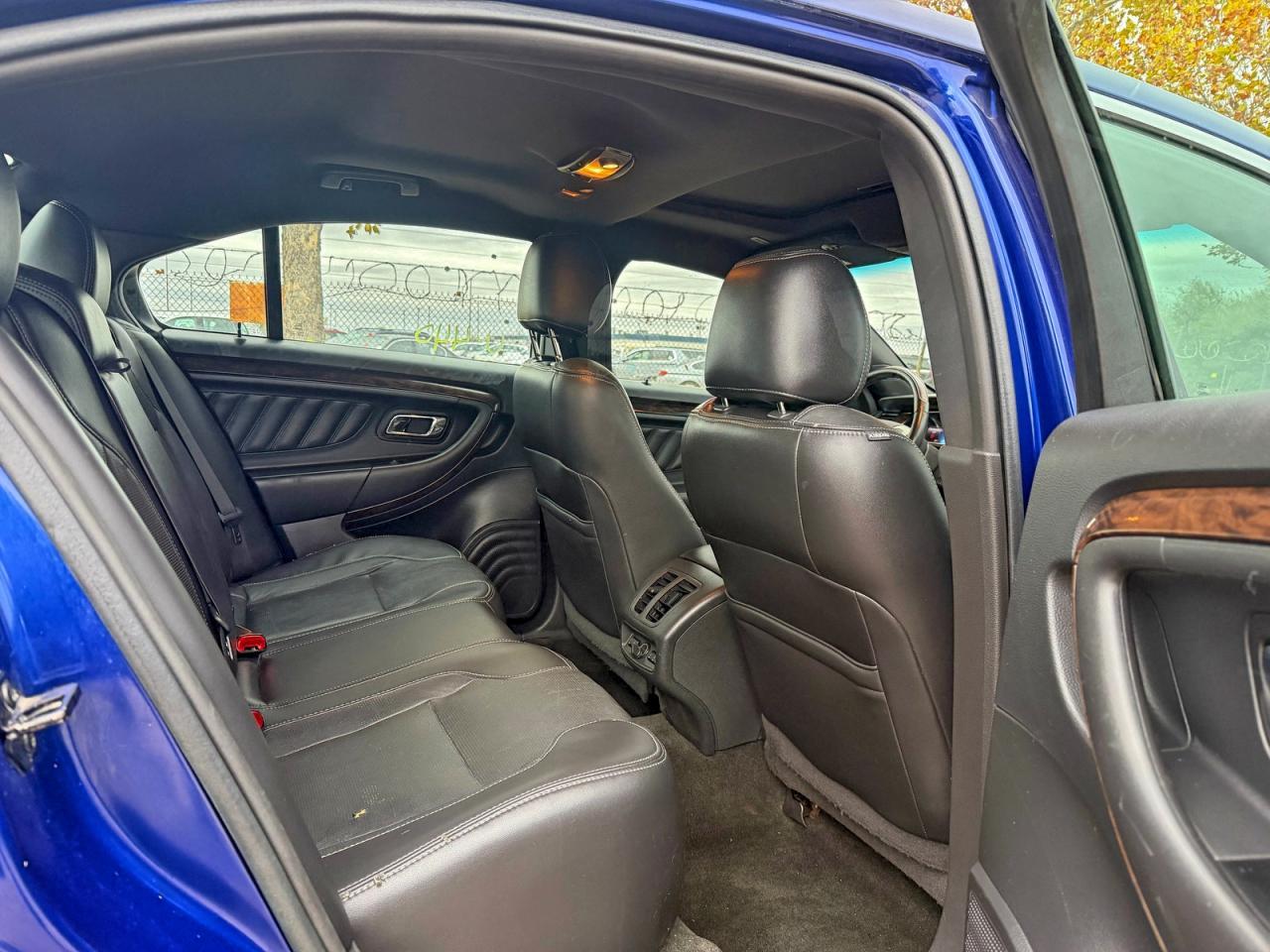 2014 Ford Taurus Limited - Image 6