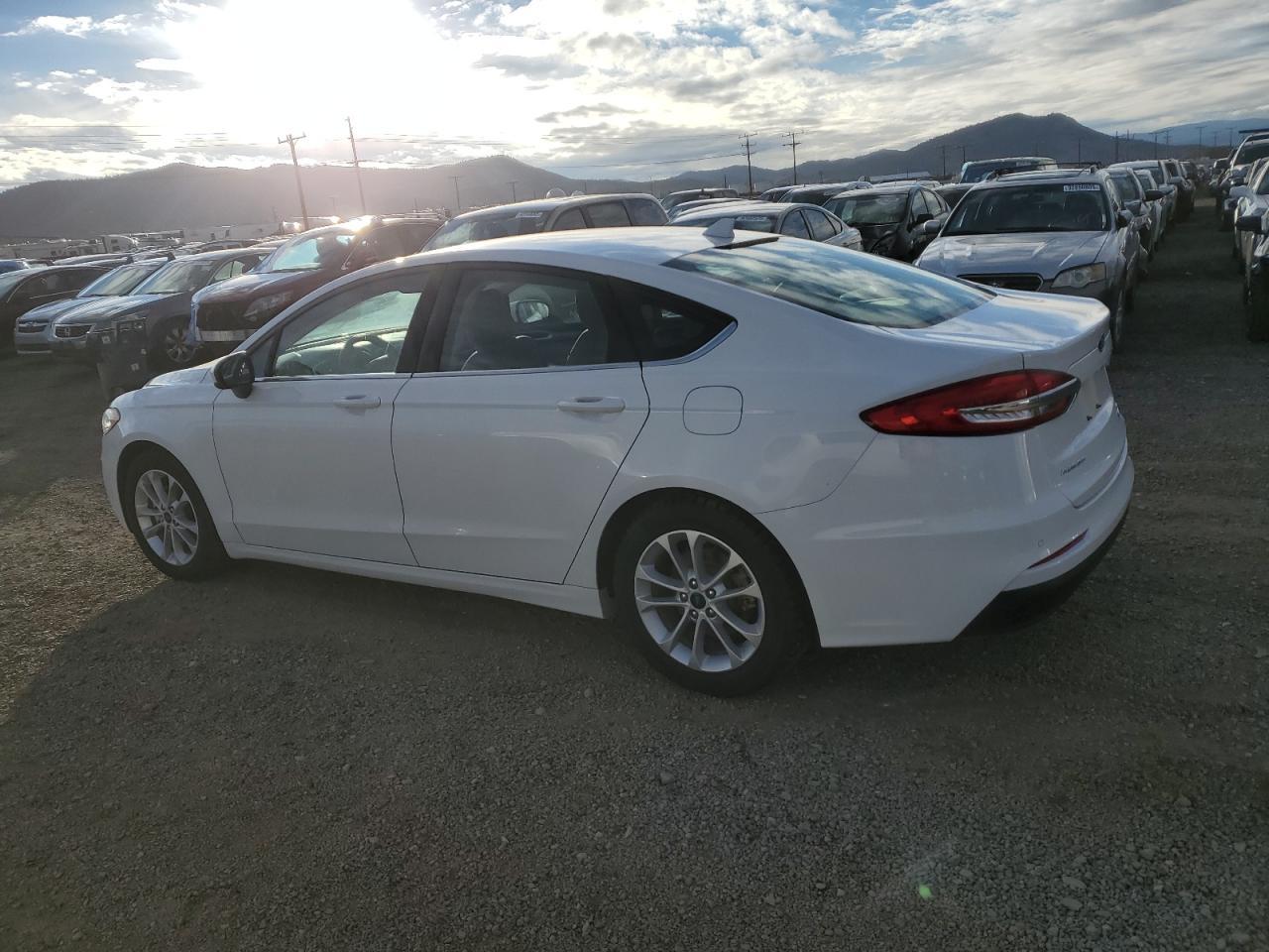 2020 Ford Fusion Se - Фото 2