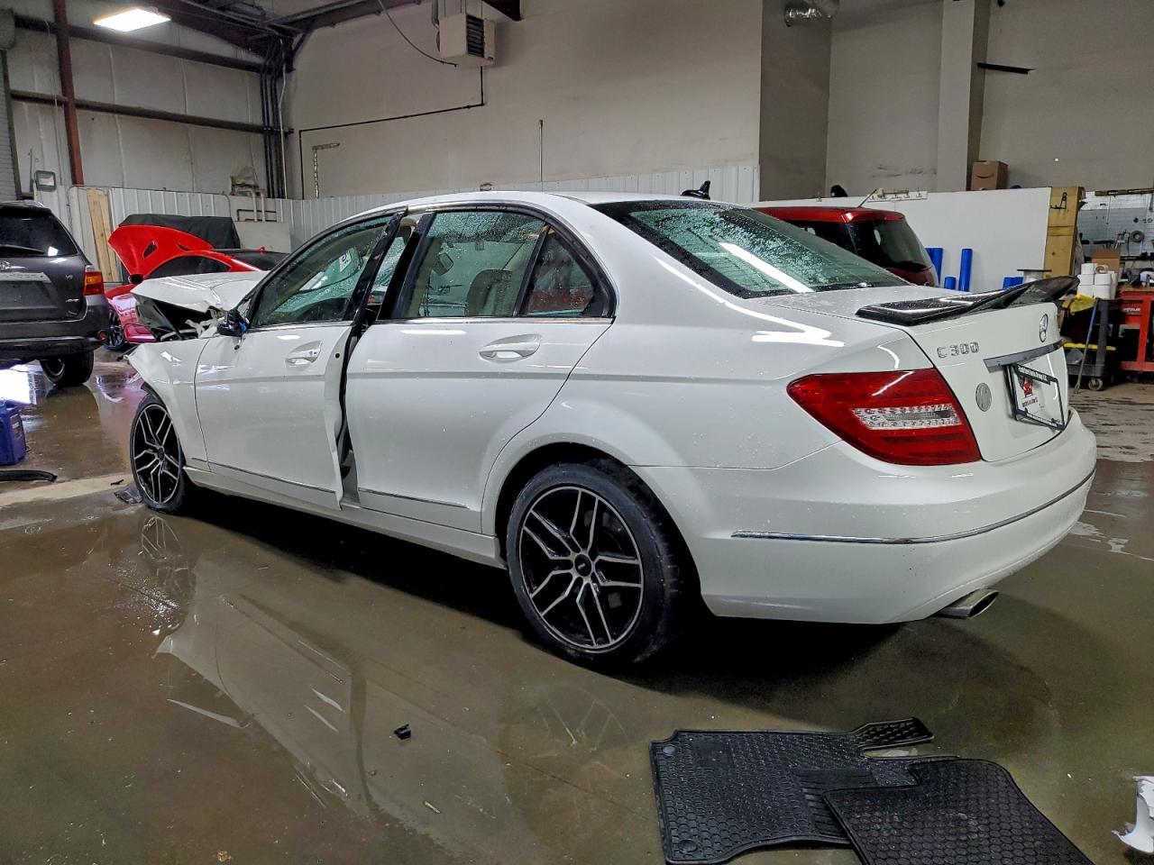 2013 Mercedes-Benz C 300 4Matic - Фото 2