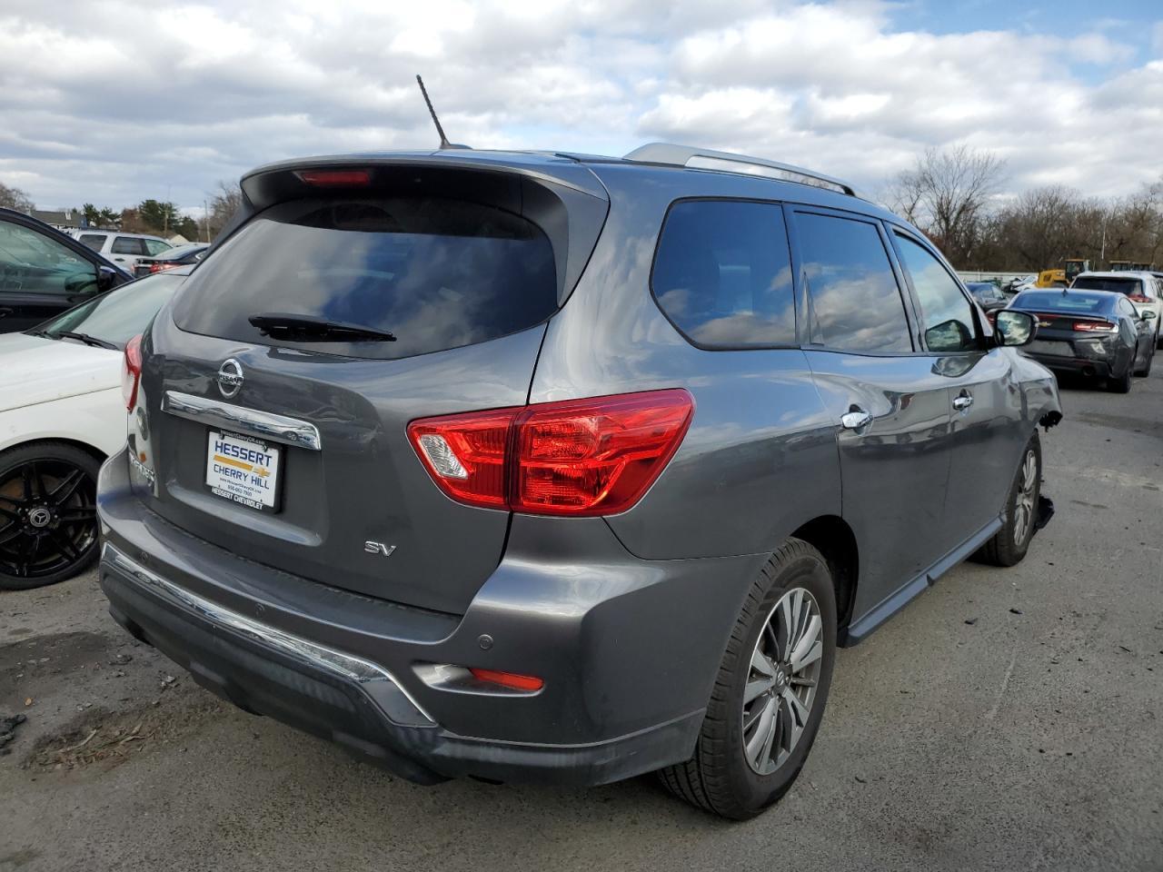 2018 Nissan Pathfinder S - Image 3