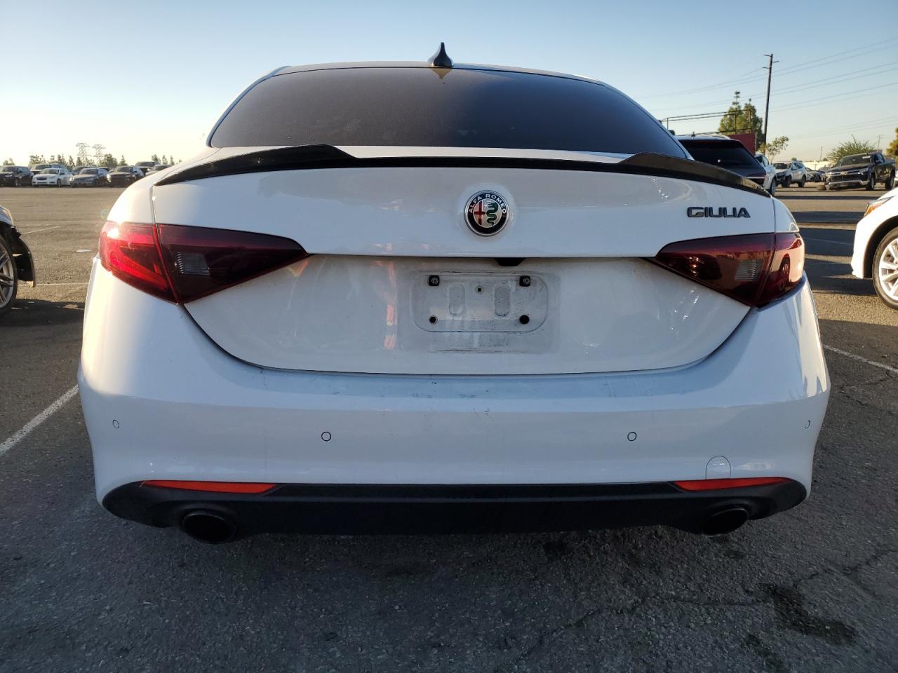 2020 Alfa Romeo Giulia - Image 6