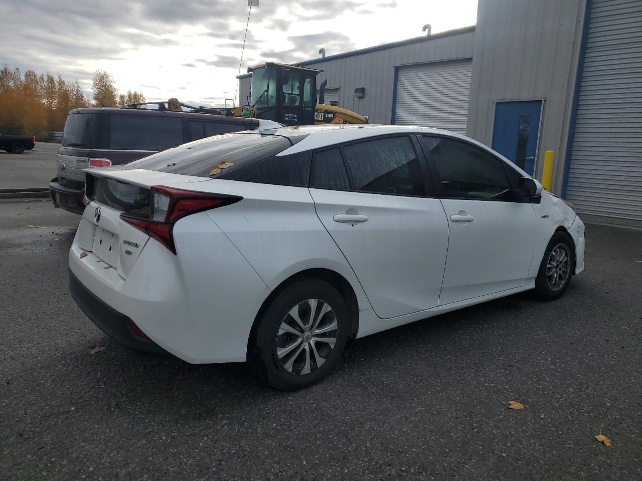 2020 Toyota Prius L - Фото 3