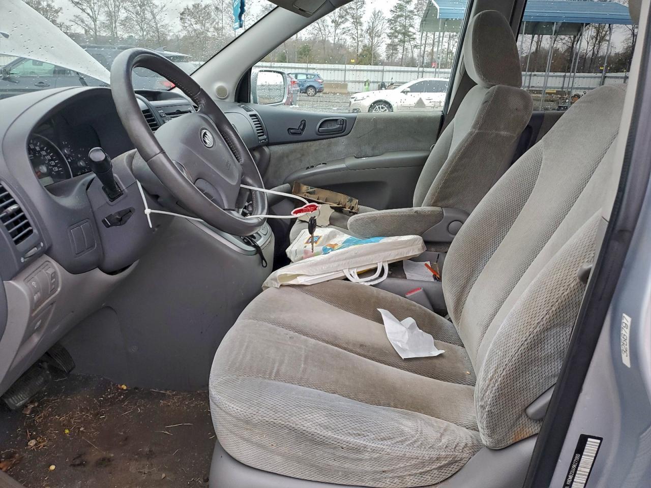 2009 Kia Sedona - Image 7